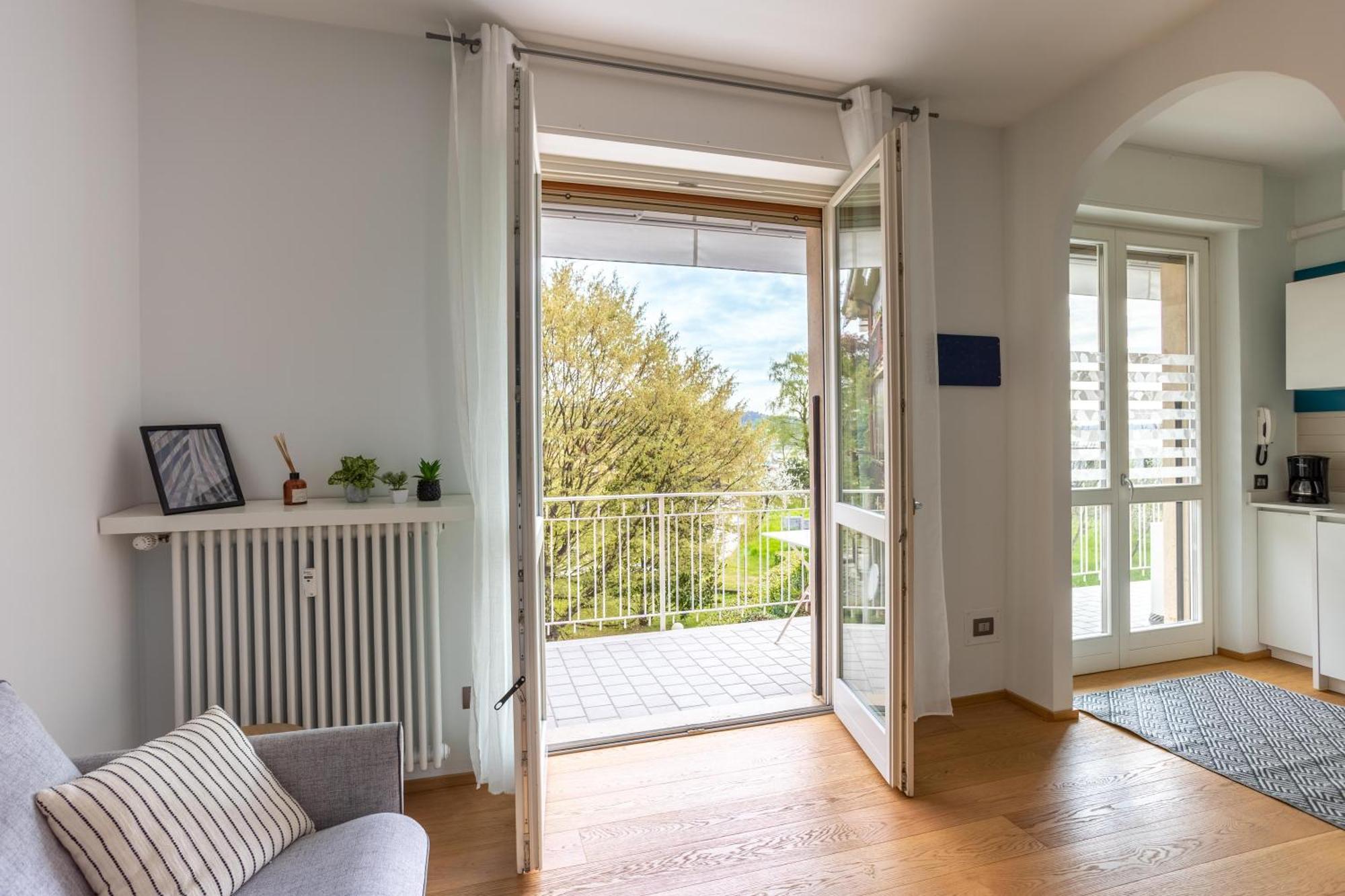 Suite 51 Appartamento Con Terrazzo A 50 Mt Dal Lago - Private Parking (Adults Only) Arona Exteriér fotografie