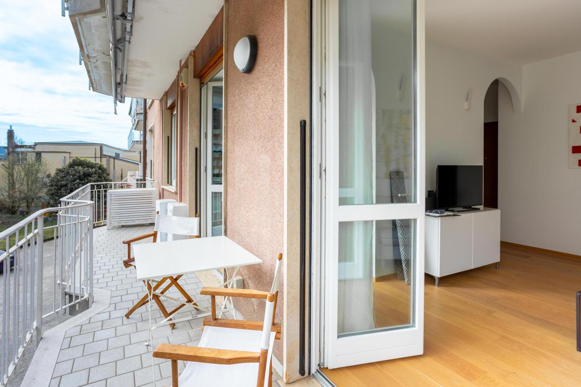 Suite 51 Appartamento Con Terrazzo A 50 Mt Dal Lago - Private Parking (Adults Only) Arona Exteriér fotografie
